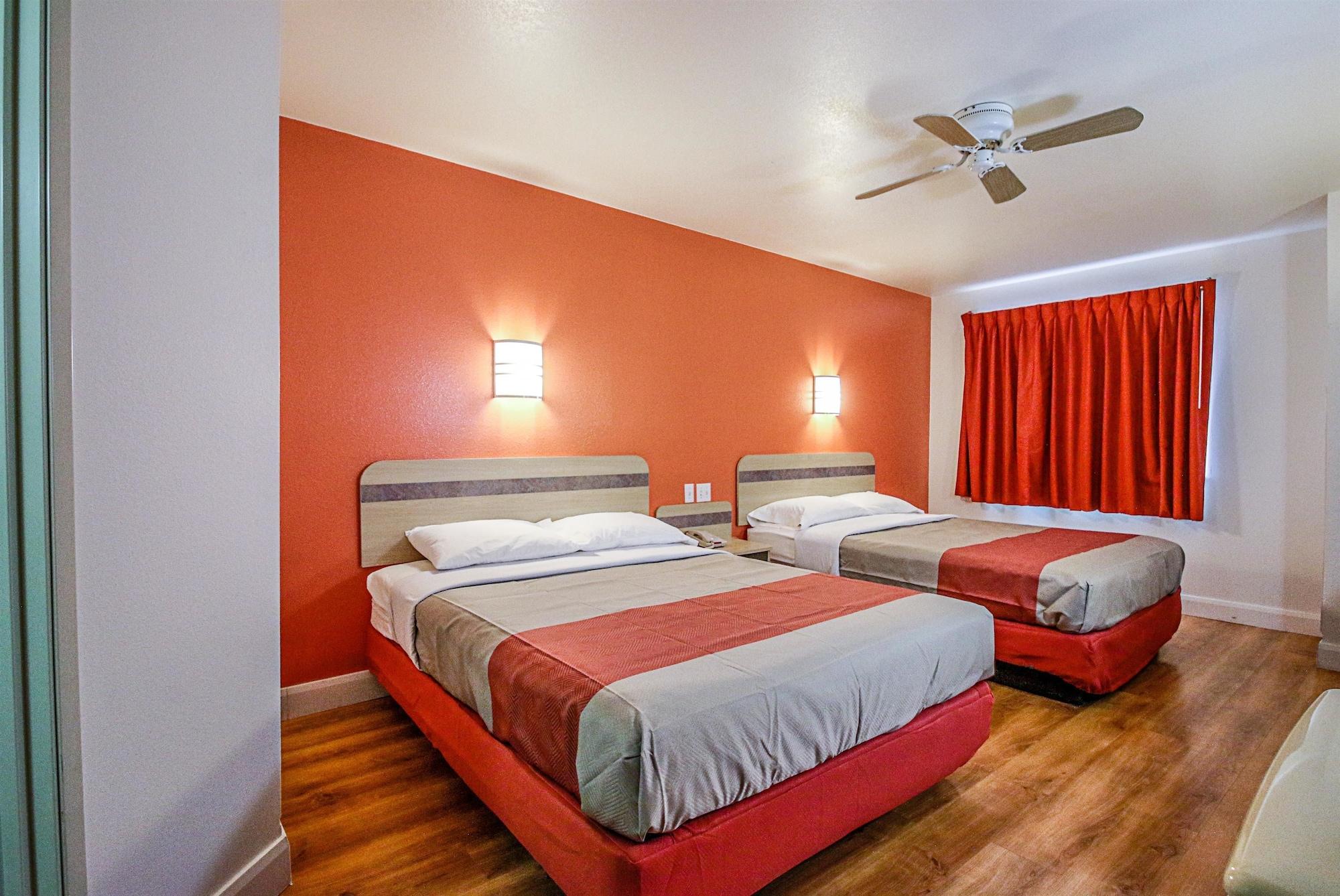 6-nephi, Ut Hotel