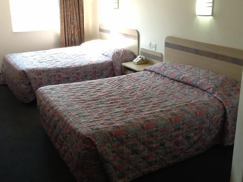 6-nephi, Ut Hotel 2*